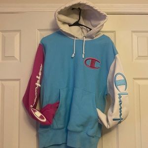 In like new condition Champion Reverse Weave Hoodie size Medium